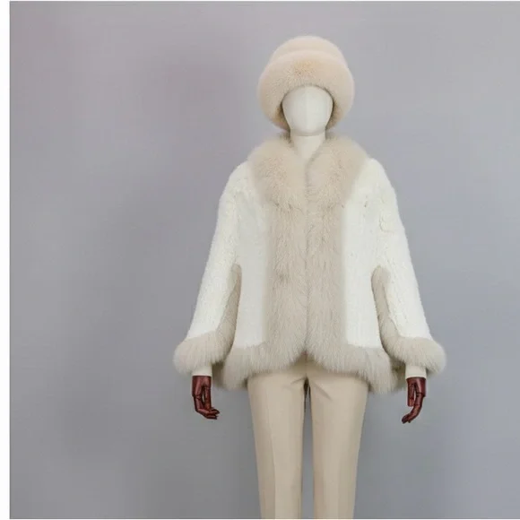 Mink and fox fur collar cape and fur hat set - Picture 4 of 13